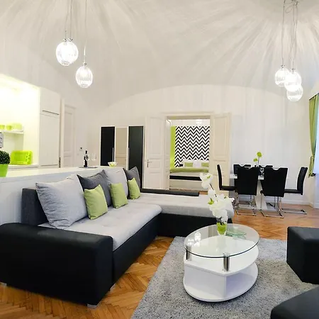 Varkapitany Apartment Eger