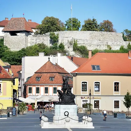 Varkapitany *