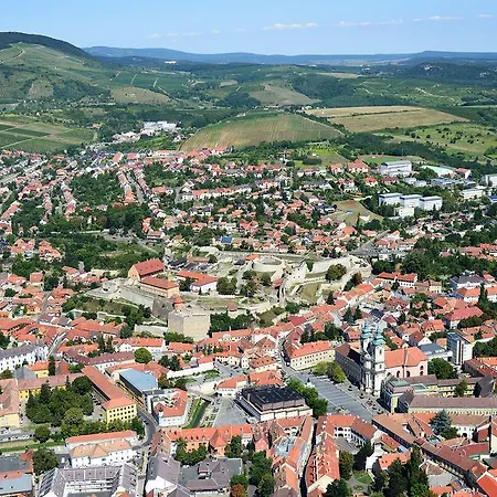 Apartamento Varkapitany Eger
